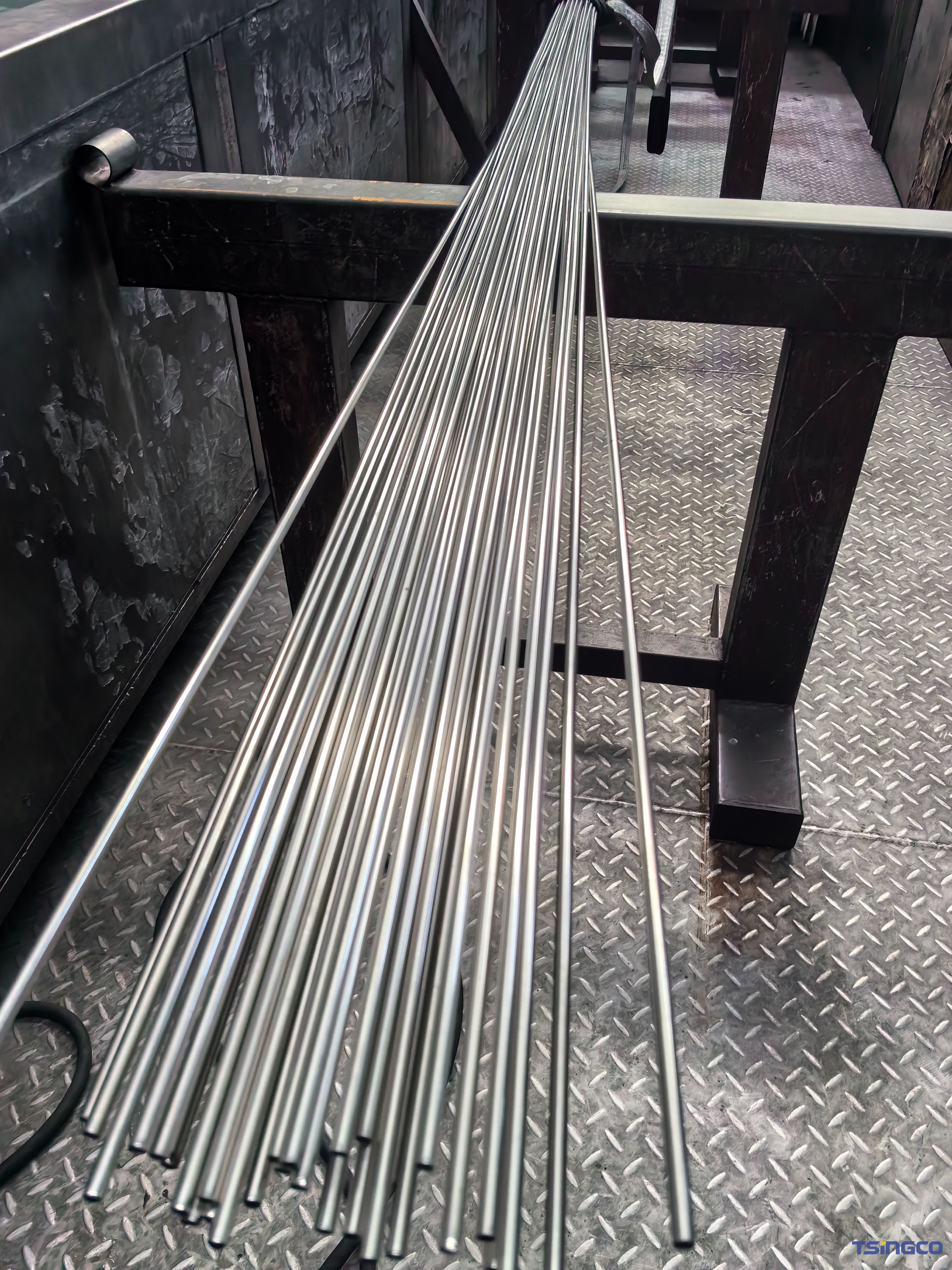 OEM ODM 201 202 304 304L 310S 316ti 316L 410 2205 2520 Mirror Polished Stainless Steel Tube Pipe Supplier